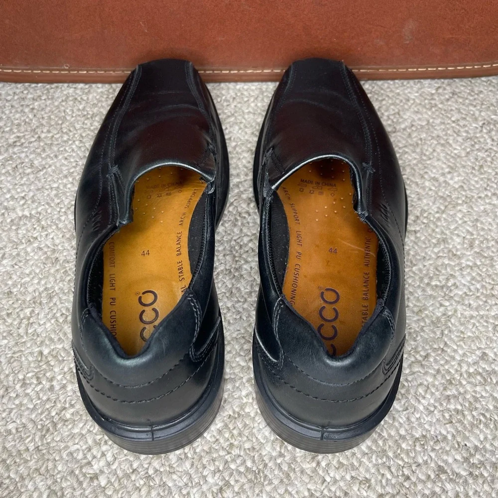 Ecco Helsinki leather slip on shoes